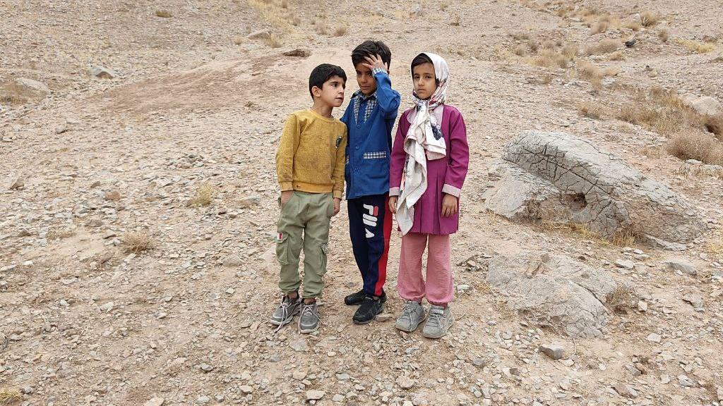 نجات ۳ کودک گرفتار در کوه‌های مسجد صاحب الزمان کرمان