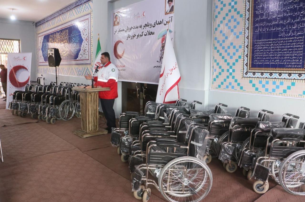 اهدای ۳۰ ویلچر به توانخواهان محلات کمبرخوردار گلستان