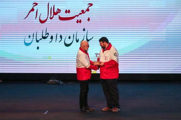 «فرهاد قائمیان» سفیر صلح هلال احمر شد