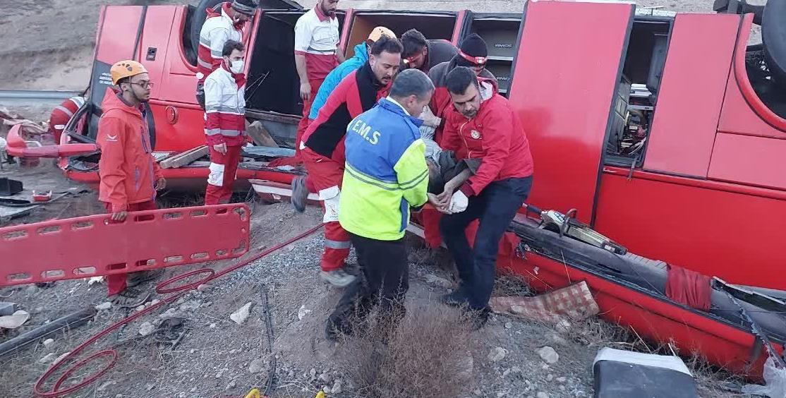 واژگونی اتوبوس در بجنورد 12 مصدوم برجای گذاشت