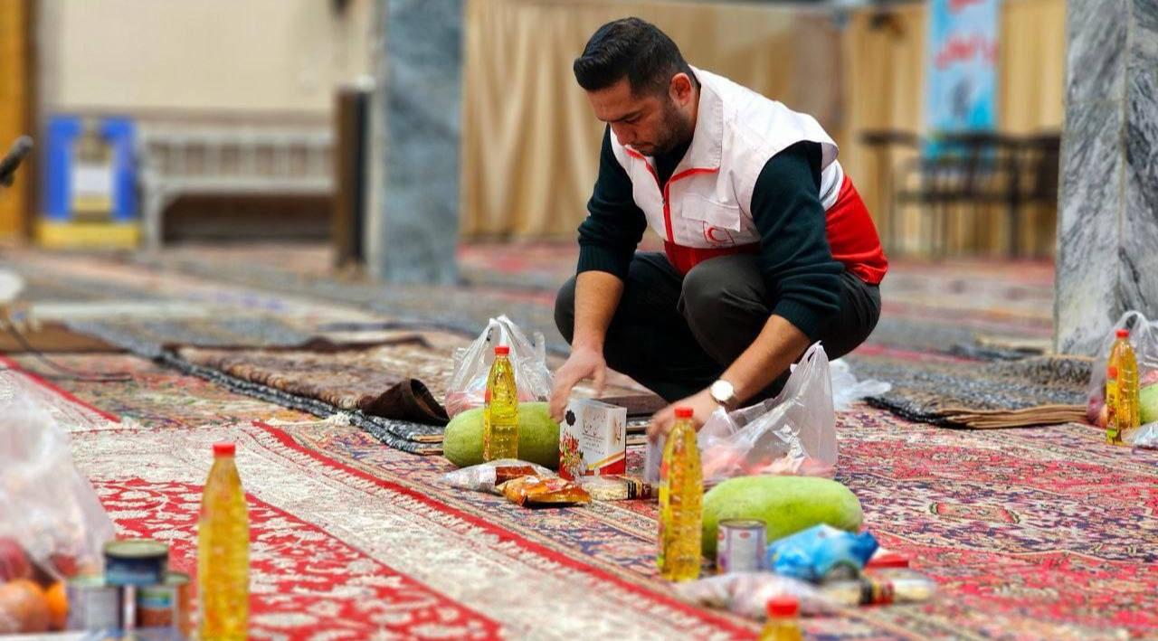 مشارکت بیش از ۶ میلیارد ریالی خیرین در طرح یلدانه هلال‌احمر آذربایجان غربی