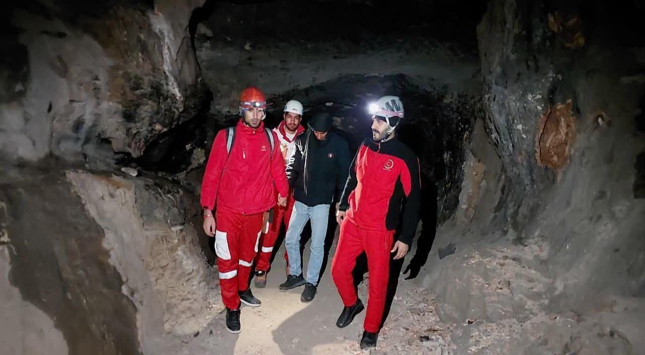 امدادگران چهارمحال‌وبختیاری ناجی جوان ۲۱ ساله در غار بیدکل شدند