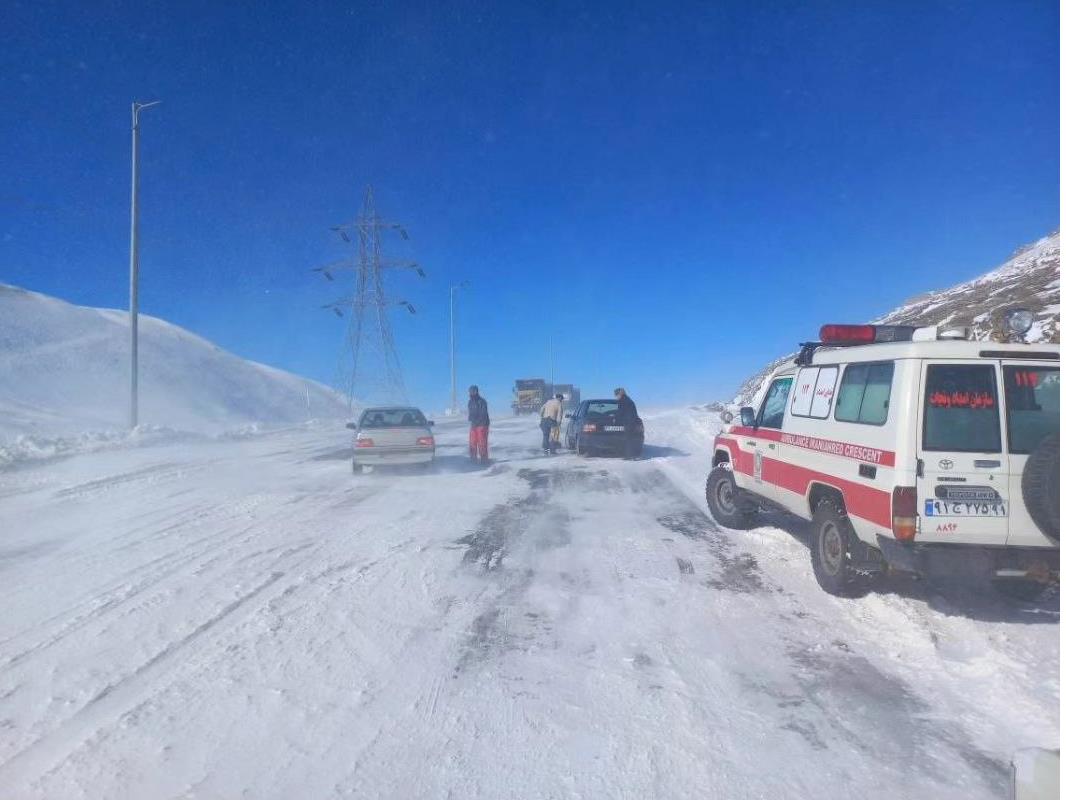 پیش بینی بارش برف و کولاک امدادگران ۱۰ استان را به حالت آماده باش درآورد