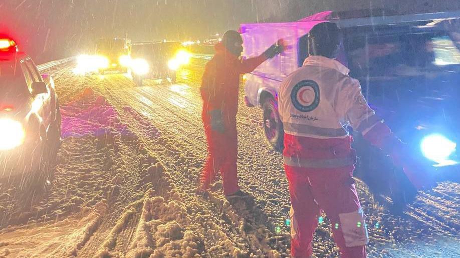نجات ۴۳۶ نفر گرفتار شده در کولاک توسط امدادگران هلال احمر