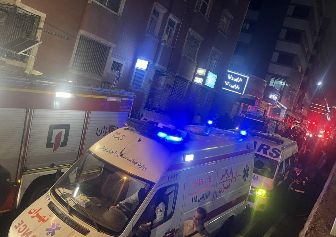 اعزام آمبولانسها و تیمهاى عملیاتى هلالاحمر تهران به محل حادثه حریق بیمارستان گاندى