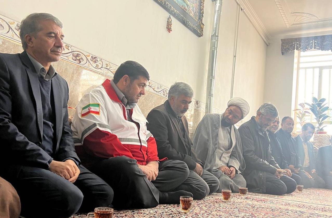 دیدار رئیس هلالاحمر با خانواده شهدای امدادگر حادثه تروریستی در کرمان