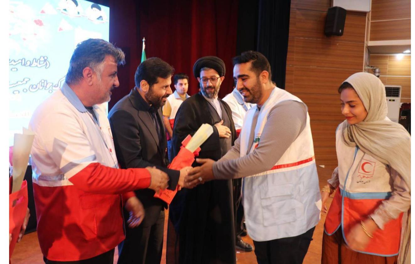 نقشآفرینی جوانان هلالاحمری در جهت ایجاد جامعهای مبتنی بر مکارم اخلاق