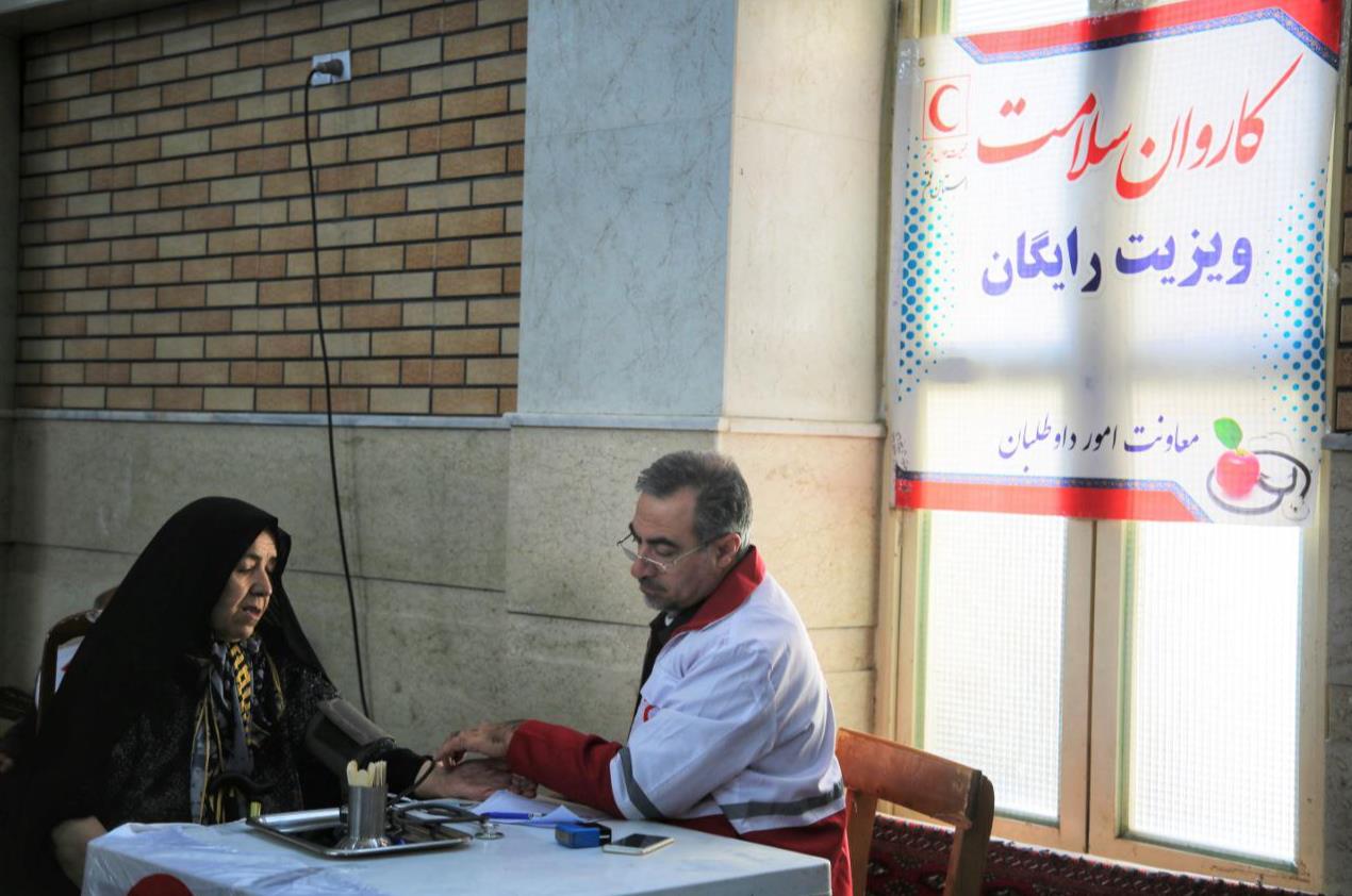 ارائه خدمات درمانی رایگان به بیش از ۳۰۰ نفر در مناطق محروم قم