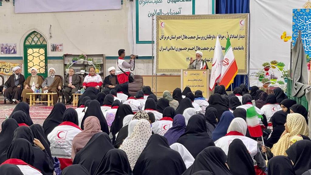 جوانان نیروی پیشران و محرک توسعه و آبادانی کشور هستند/جوانان با الگوپذیری از شهیدان در راستای تعالی جامعه گام بردارند