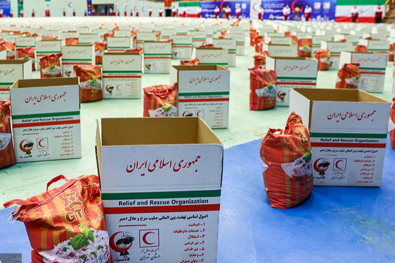 توزیع بستههای معیشتی در میان نیازمندان ادامه دارد