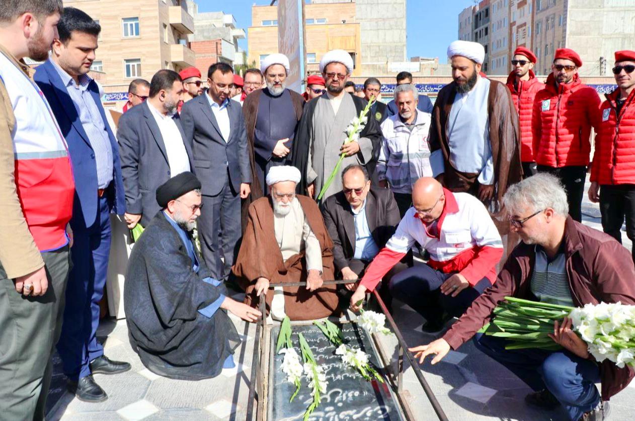 شهدا قهرمانان تاریخ معاصر و الگوهای کمنظیر ایستادگی و مقاومت هستند