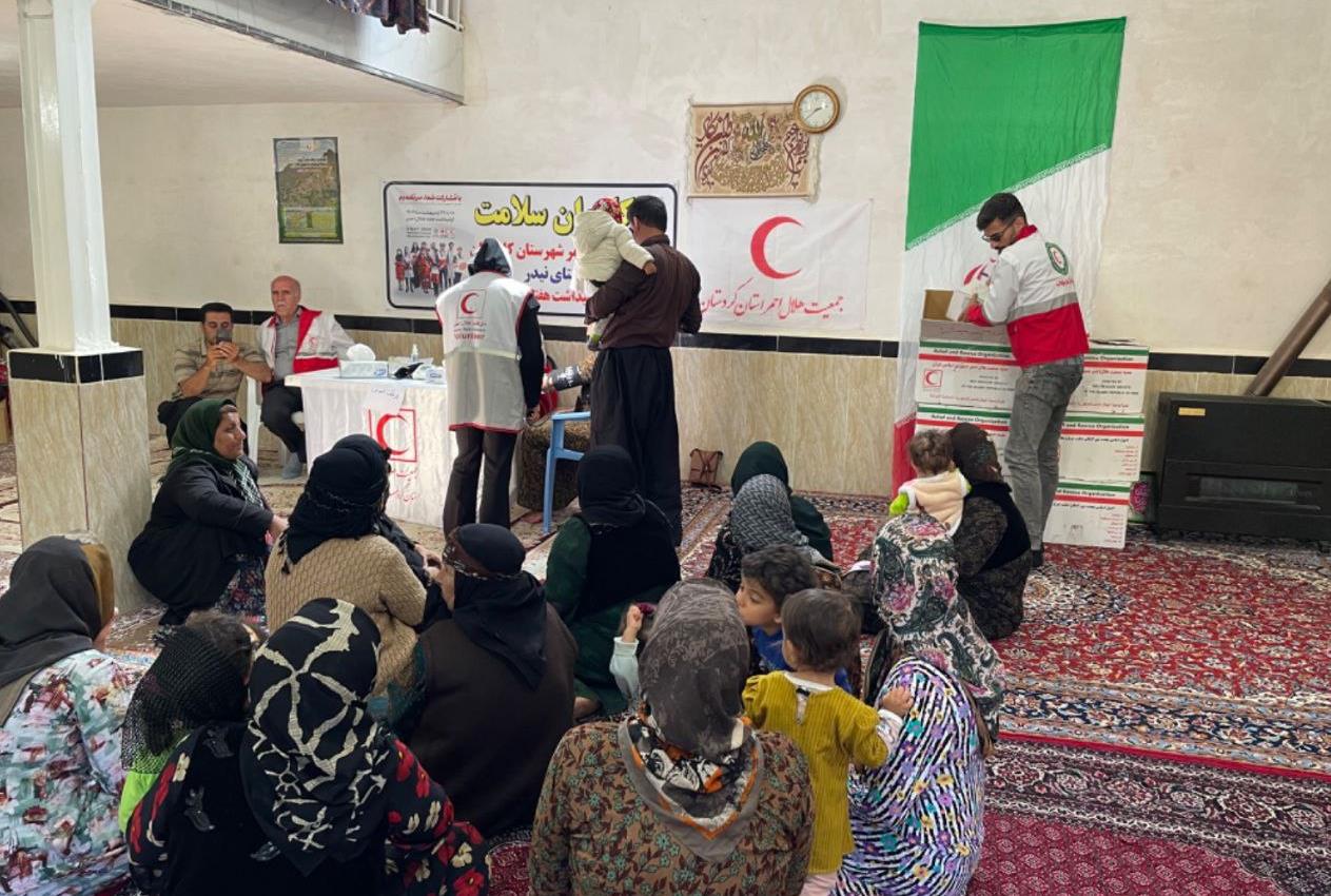 بهره مندی بیش از ۲۰۰ نفر از خدمات درمانی در روستای کم برخوردار نیدر
