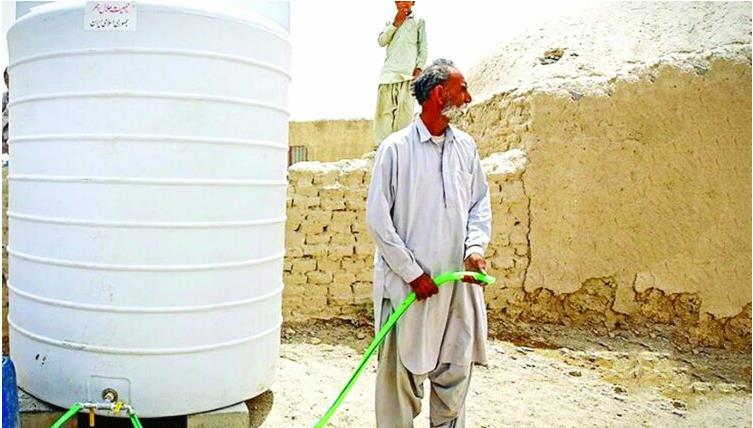 تهیه و تامین 102 دستگاه تانکر آب برای توزیع در زرآباد سیستان و بلوچستان