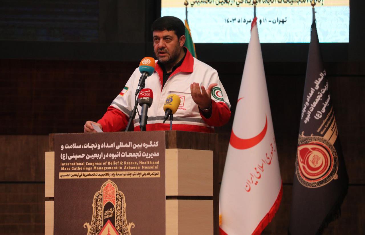 رئیس هلالاحمر؛ ۲۰۰ آمبولانس و خودروی امدادی آماده خدمت به زائران اربعین/ زائران بدحال سریعا به داخل کشور منتقل میشوند