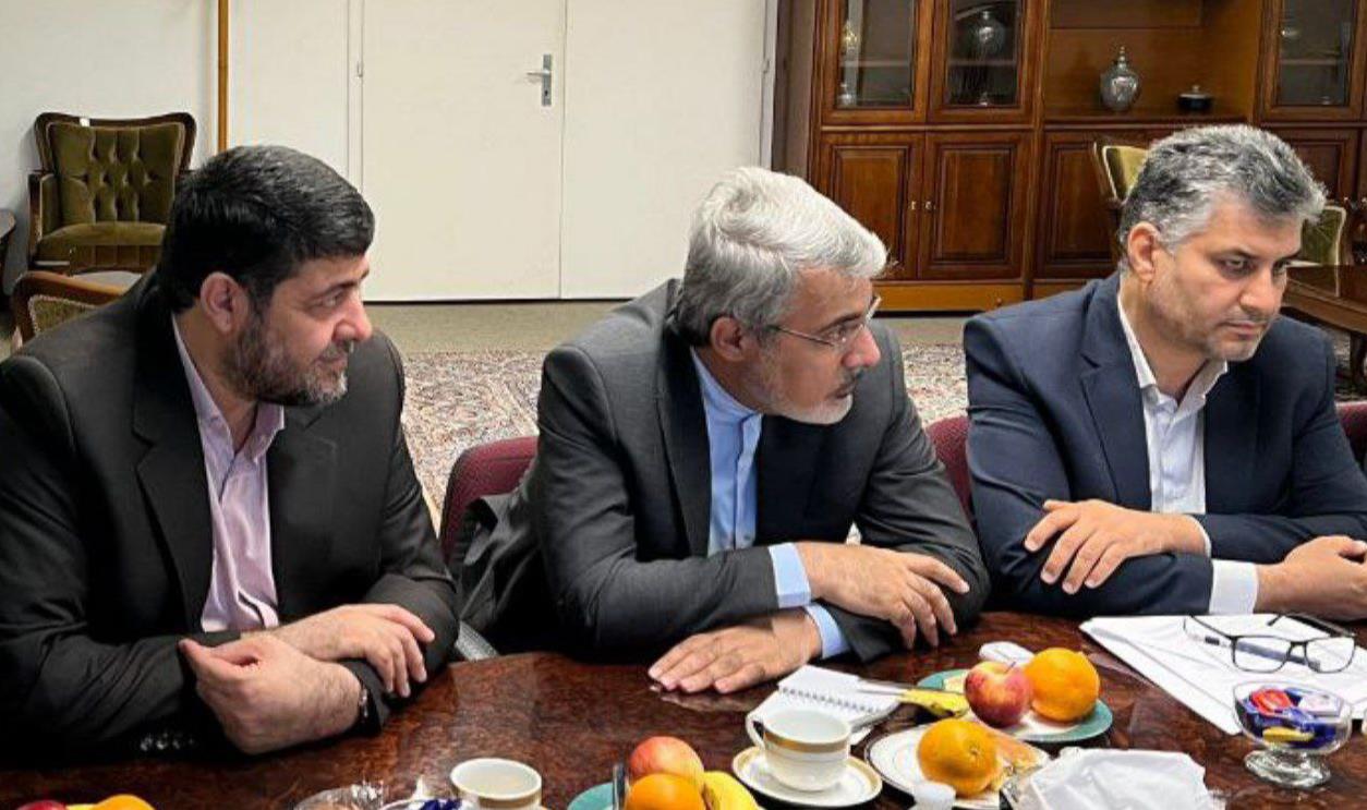 دیدار رئیس هلال‌احمر کشورمان با سفیر ایران در سوئیس/ نحوه امدادرسانی و ارسال ایمن محموله‌های اهدایی مردم به لبنان، محور اصلی گفت‌و‌گوی طرفین