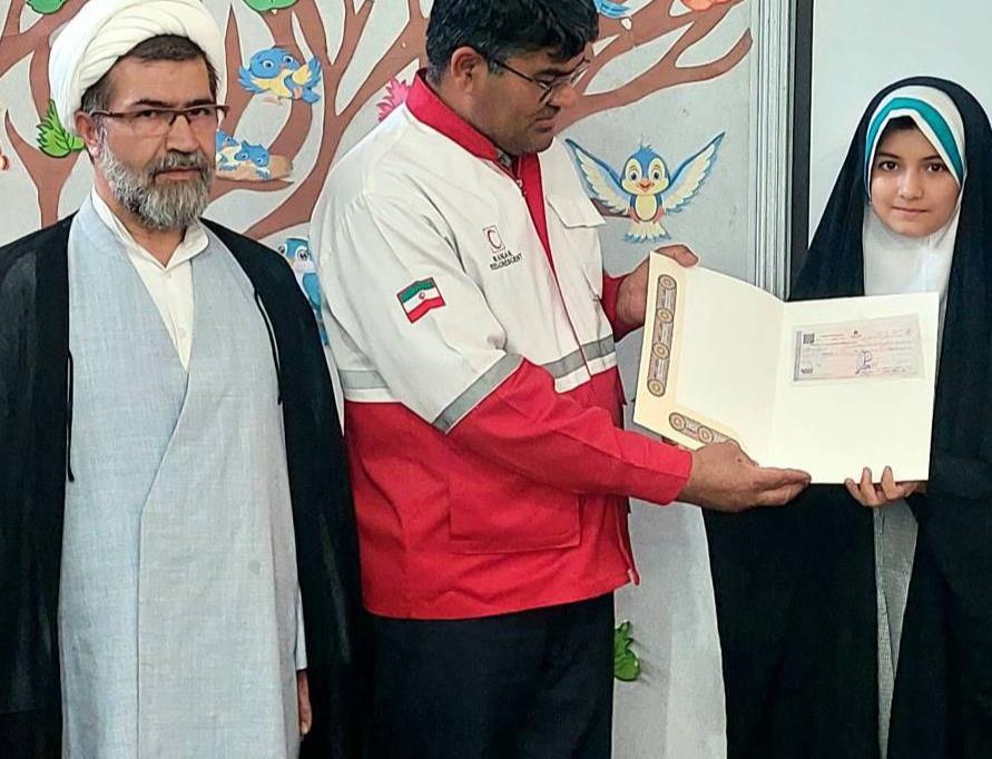 اهدای کمک نقدی 250 میلیون تومانی دانش آموزان کرمانی به لبنان