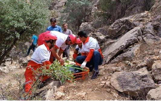۱۲ساعت تلاش نجاتگران هلالاحمر برای نجات جان مرد ۵۸ ساله