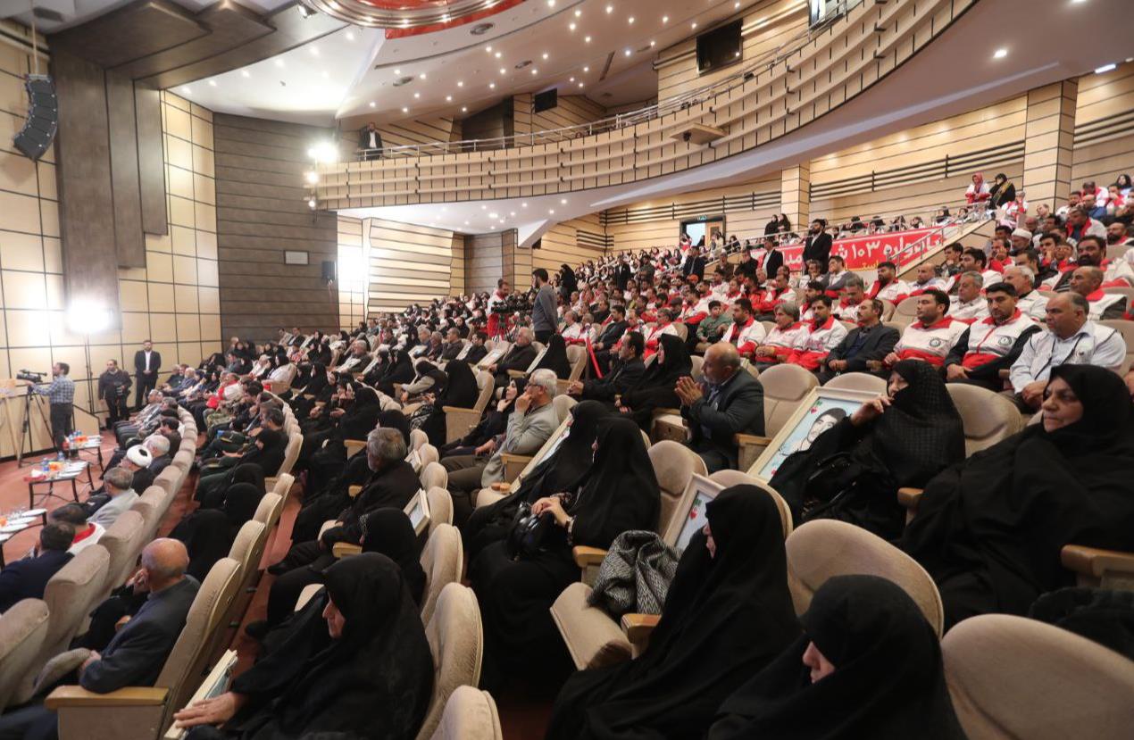 مادر شهید امدادگر، هدیهی خود را به جبهه مقاومت تقدیم کرد