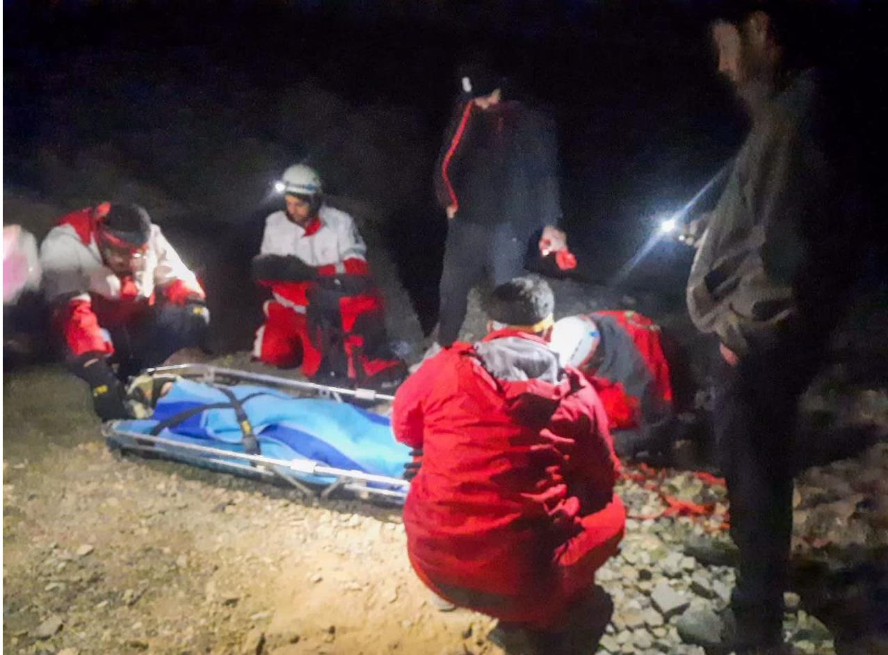 دسترسی نجاتگران هلالاحمر به جوان ۱۸ ساله در آبگرم خلیلآباد