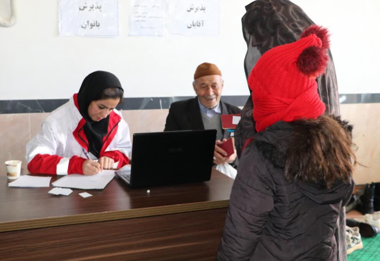 بهره مندی ۶۰۰ نفر از خدمات رایگان تیم بهداشت و درمان اضطراری هلالاحمر در روستای بیجقین خدابنده