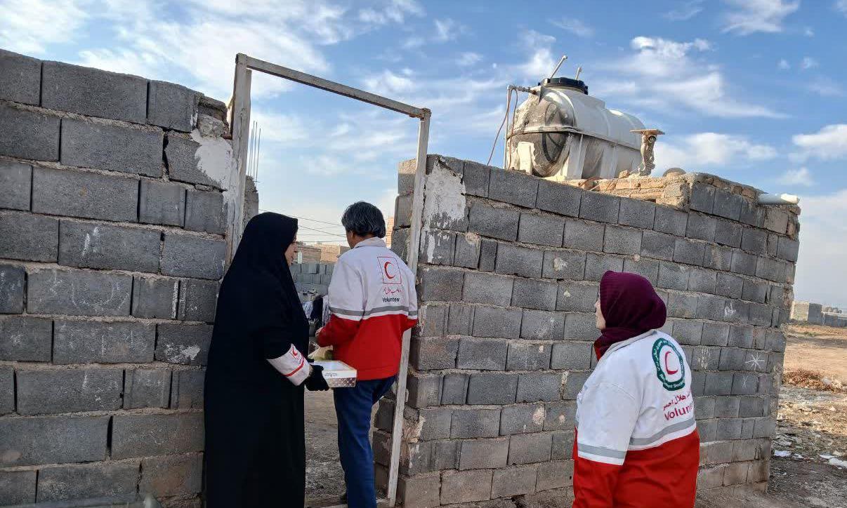 توزیع بیش از ۲۷ هزار بسته یلدانه در بین نیازمندان توسط هلالاحمر
