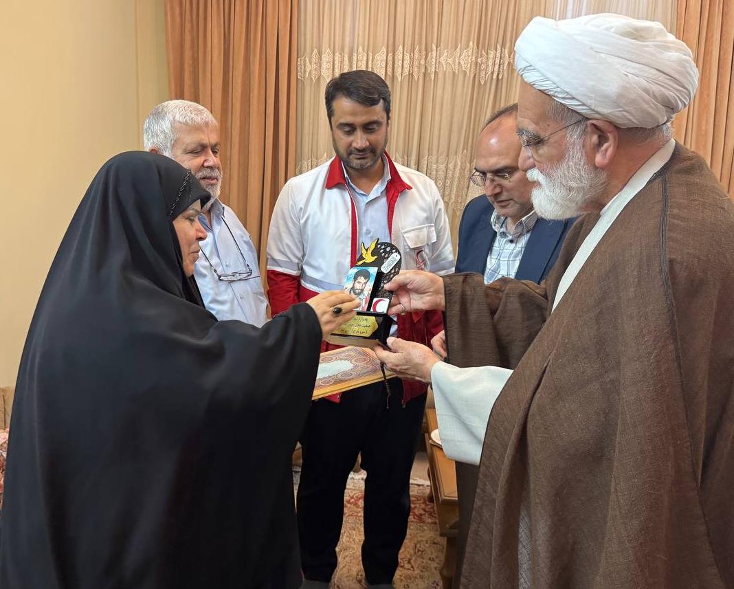 دیدار نماینده ولیفقیه در جمعیت هلال احمر با خانواده شهید امدادگر باقر میگلینژاد
