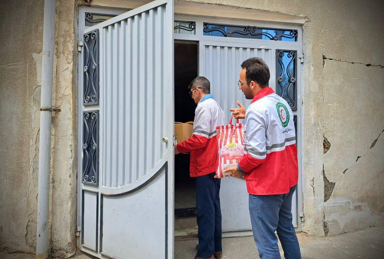 توزیع 200 بسته معیشتی در محلات کمبرخوردار هرمزگان در قالب طرح 2020