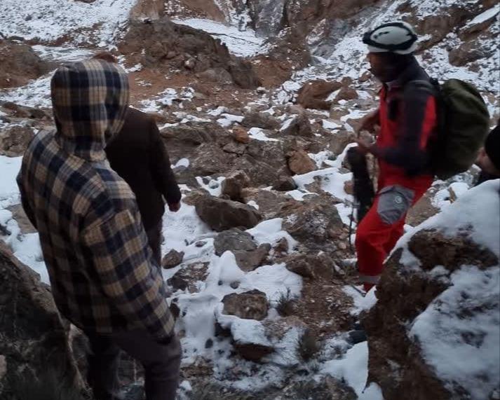 نجات 3 جوان از ارتفاعات روستای مرور میبد