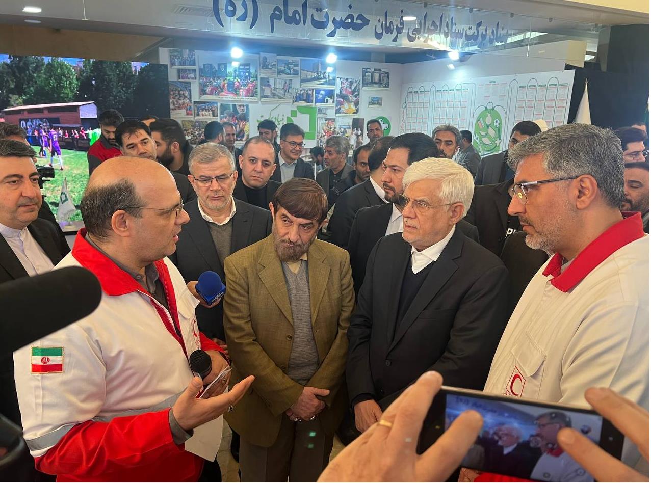 نمایشگاه " حرکت مبارک ۲۰۲۰ محله" افتتاح شد/ بازدید عارف از غرفه عملکرد هلالاحمر در محلات کمتربرخوردار کشور