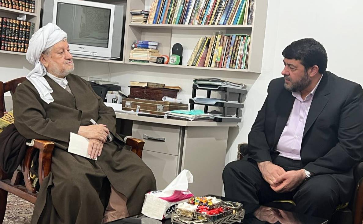 دیدار رئیس هلالاحمر با امام جمعه پاوه/ تاکید حاج ماموستا ملا قادر قادری بر تداوم خدمات خالصانه هلالاحمر به مردم