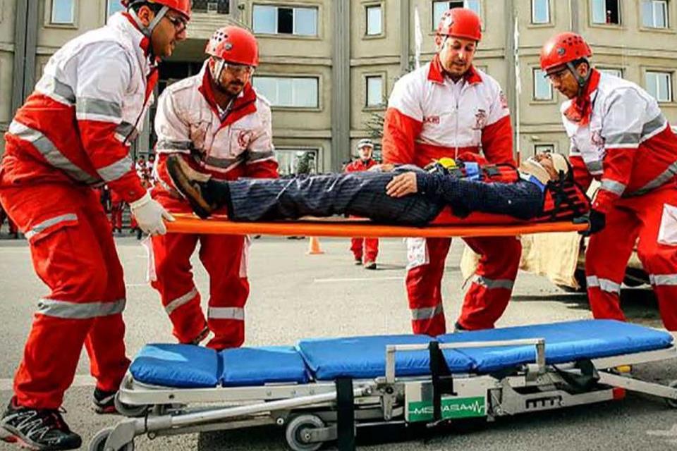 آمادهباش امدادگران در استانهای غربی با احتمال وقوع سیلاب/ بیشترین قربانیان تصادفات در محورهای غربی کشور/ اصفهان همچنان در صدر عملیاتهای امداد نوروز