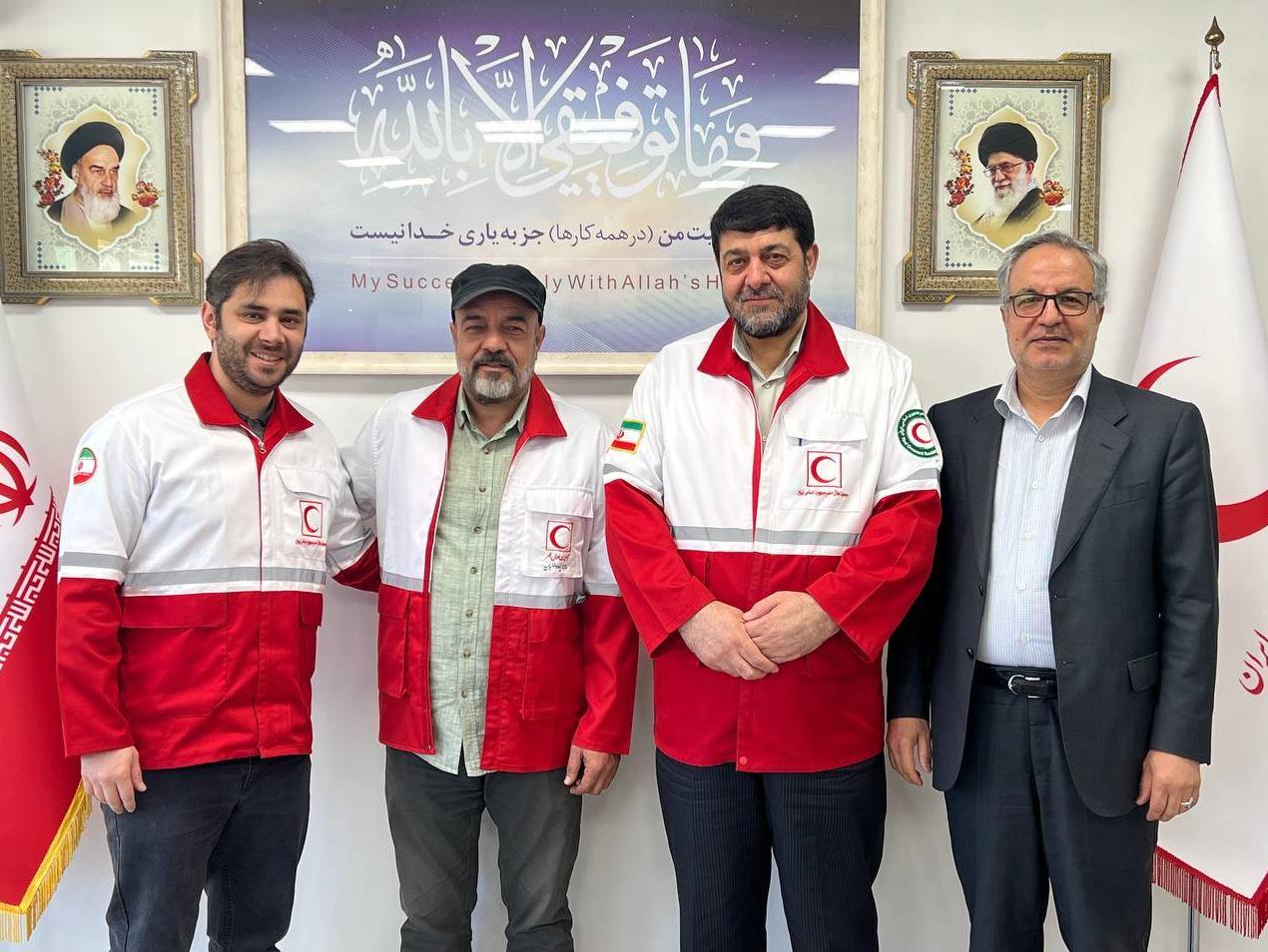 ن.خ/ سعید آقاخانی عضو داوطلب هلالاحمر شد