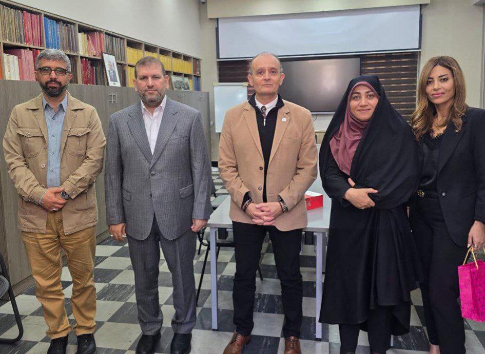دیدار مقامات هلالاحمر ایران با مدیر فدراسیون جهانی صلیب سرخ در خاورمیانه/ تأکید بر تقویت همکاریهای مشترک در مواجهه با چالش های منطقه ای