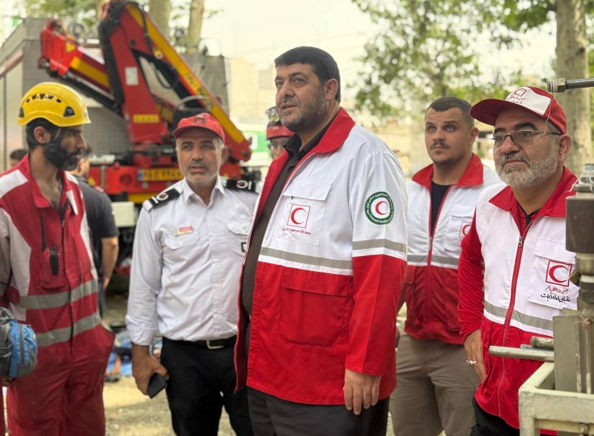 بازدید رئیس هلالاحمر از روند امدادرسانی در مناطق هدف حمله تروریستی رژیم صهیونیستی در تهران