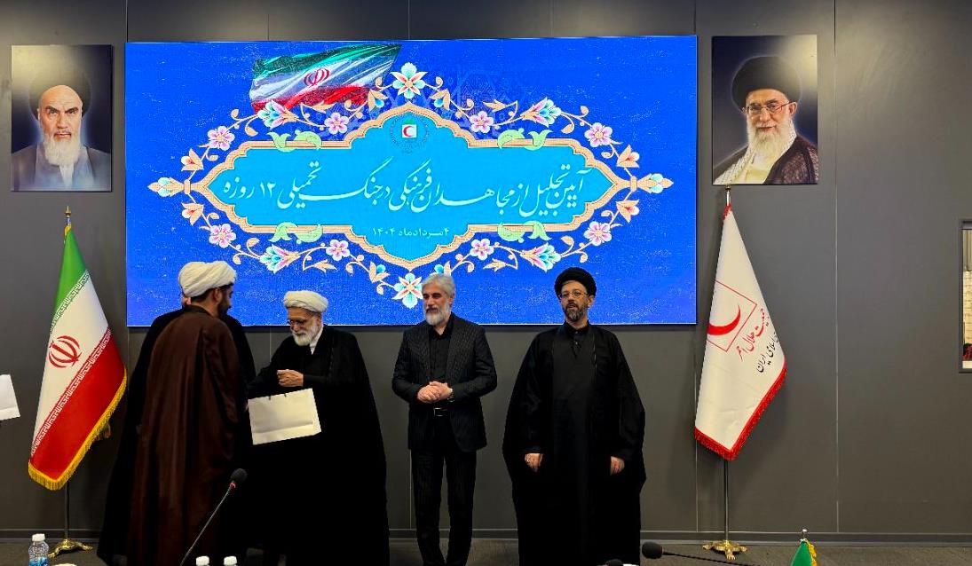 حضور طلاب در جنگ تحمیلی ۱۲ روزه سبب تقویت ایمان و دلگرمی امدادگران و آحاد جامعه شد