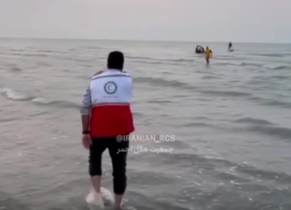 حادثه تلخ در ساحل رامسر / ٣ نوجوان در دریا غرق شدند+فیلم