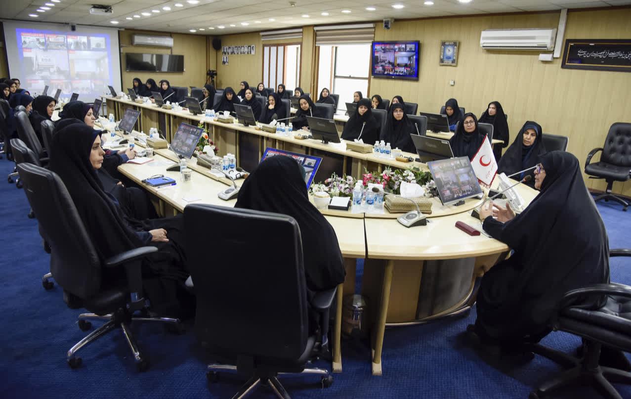 نشست بانوان جمعیت هلالاحمر با موضوع "نقش بانوان در تابآوری خانواده در بحران" برگزار شد