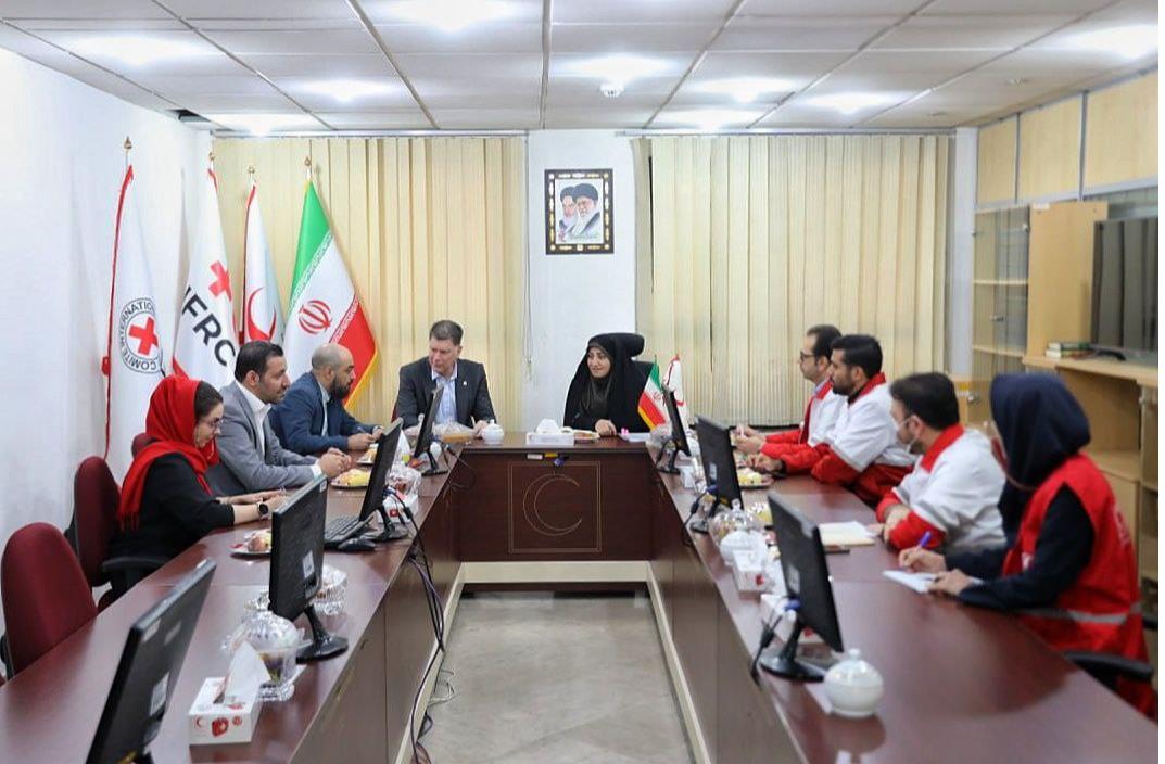 دیدار معاون اموربینالملل هلالاحمر با رئیس دفتر نمایندگی کمیته صلیب سرخ/ تاکید بر لزوم اقدام نهادهای بینالمللی و دولتهای سیاسی برای رفع بحران غزه