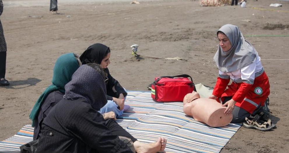 استقرار و آمادگی کامل نیروهای امدادی و تجهیز ساحل به ربات «نجاتیار»+فیلم