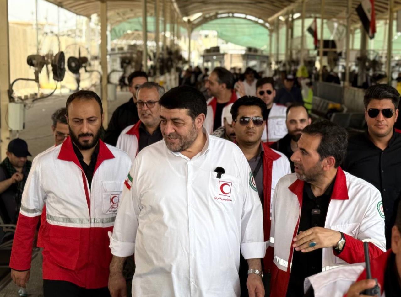 حضور رئیس جمعیت هلالاحمر در پایانه مرزی خسروی و دیدار با امدادگران خدمترسان به زوار سیدالشهدا (ع)+فیلم