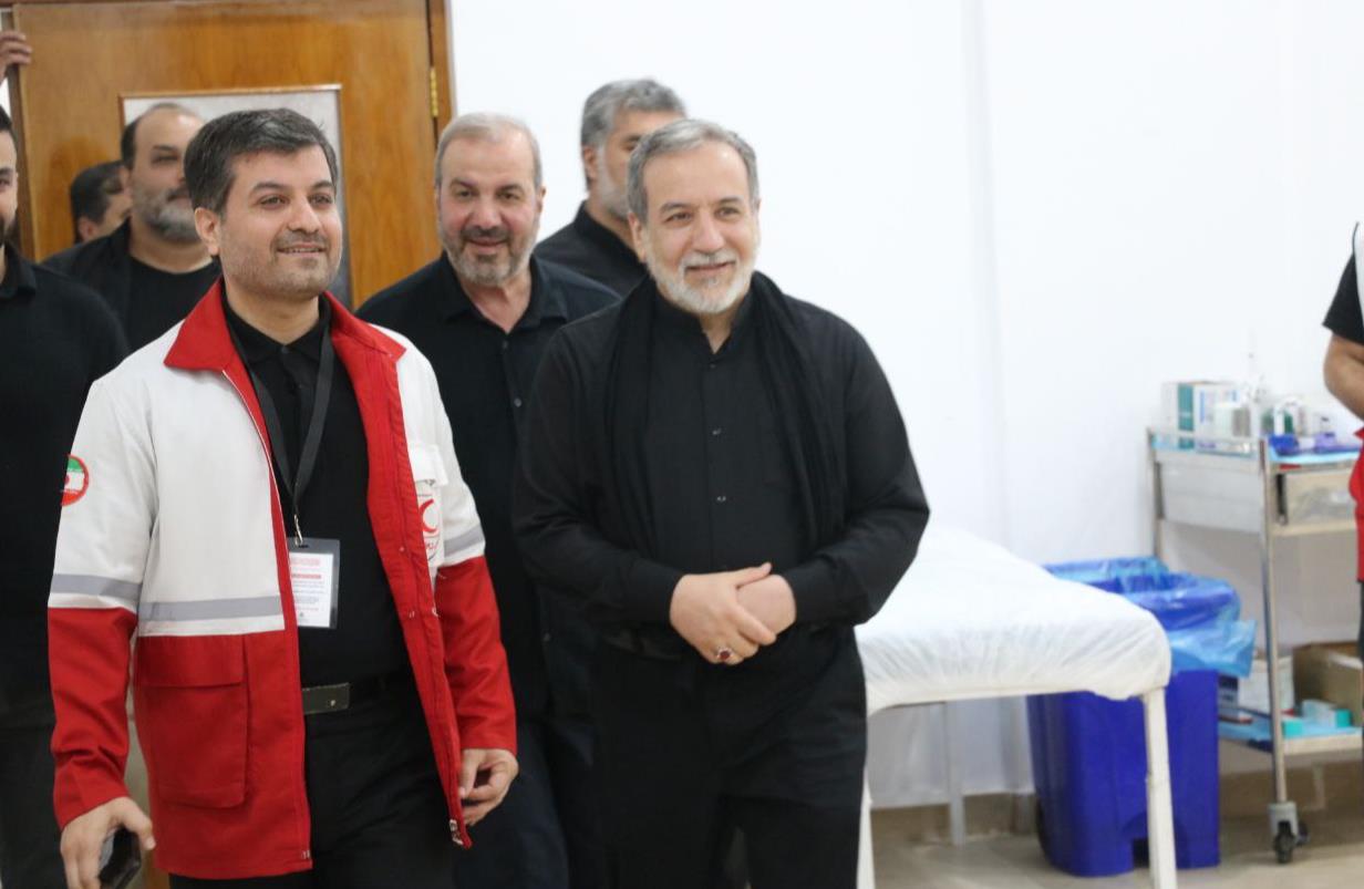بازدید عراقچی از درمانگاه هلالاحمر ایران در نجف اشرف و قدردانی از خدمت داوطلبانه به زوار سیدالشهدا