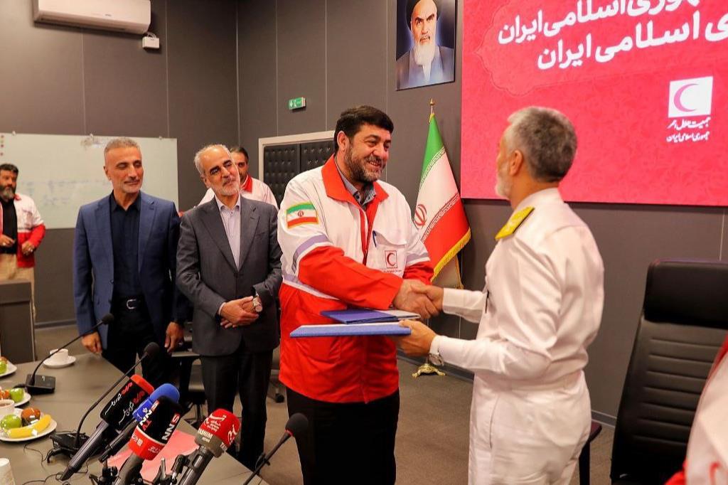 ارتش و هلالاحمر تفاهمنامه همکاری امضا کردند/ تاکید طرفین بر توسعه همکاریهای بهداشتی، درمانی و آموزشی برای خدمت به مردم