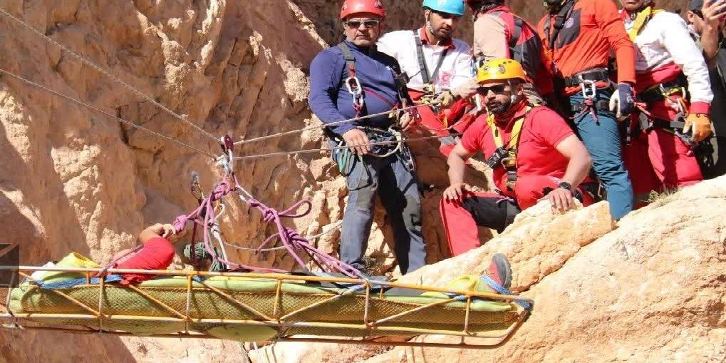 نجات کوهنورد سقوط کرده از ارتفاعات گچساران