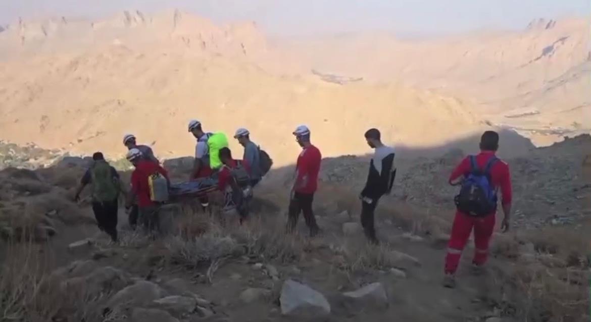تکرار حادثه تلخ دیگر در کوهستان / سقوط مرگبار بانوی کوهنورد در ارتفاعات برفخانه طزرجان یزد+فیلم