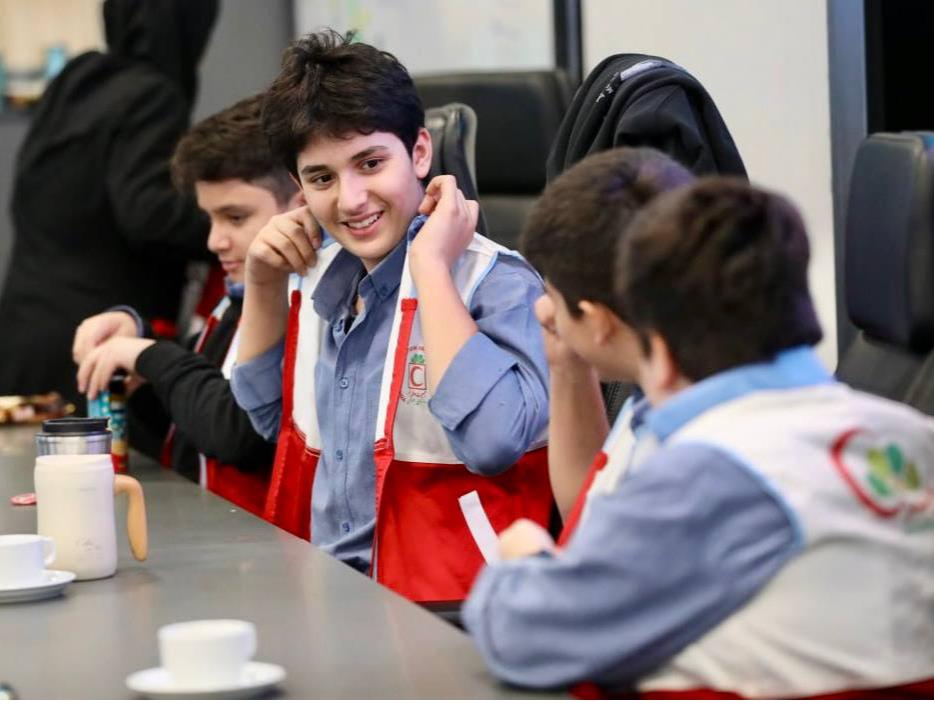 تجربه هلال‌گردی دانش‌آموزی در ساختمان صلح