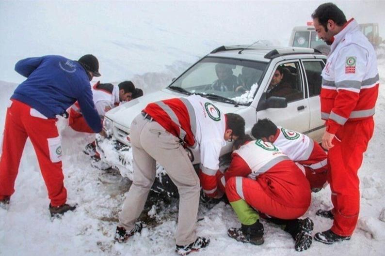 رانندگی ایمن در فصل سرما؛ چه مواردی در خودرو باید بررسی شود؟+ فیلم