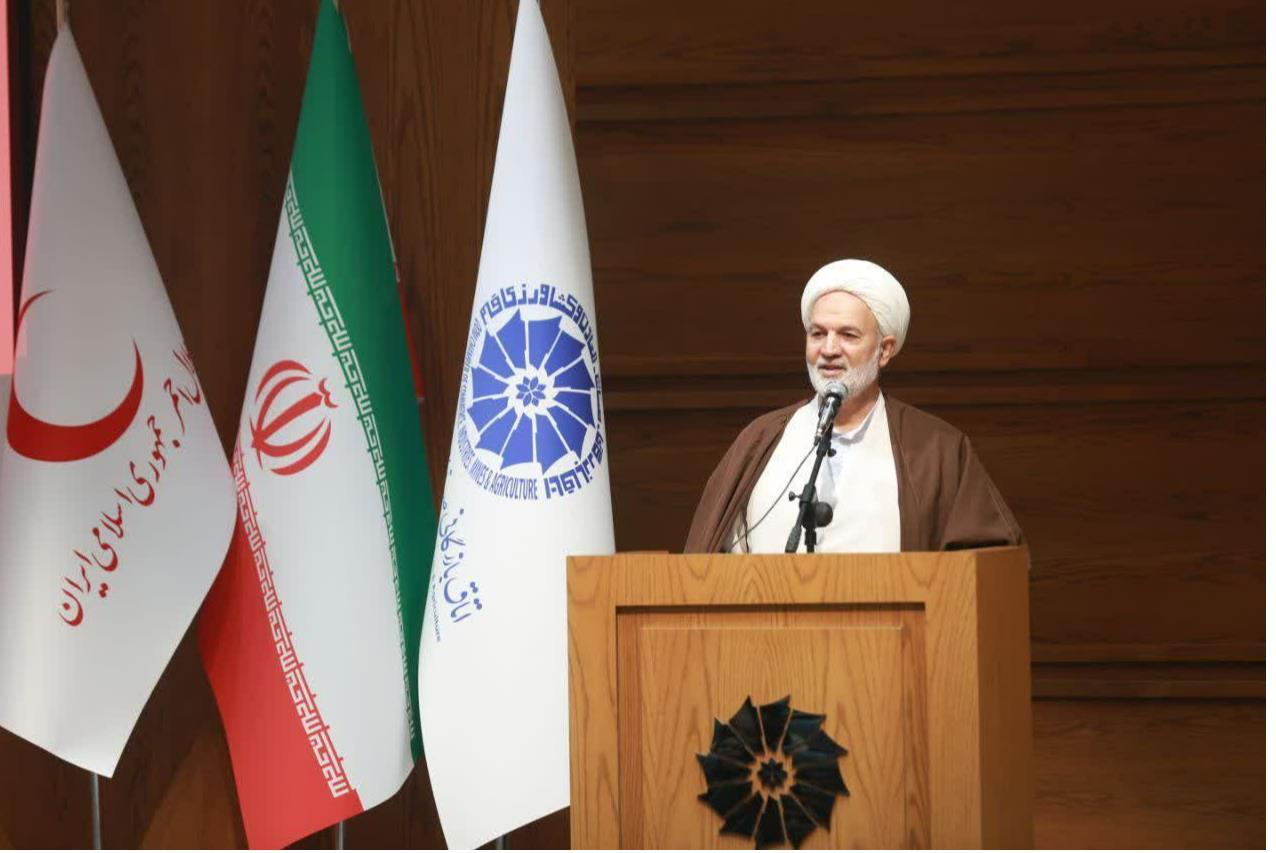 ایثار و نوع دوستی در شرایط بحرانی، داوطلبان هلالاحمر را به الگویی برای جامعه تبدیل کرده است