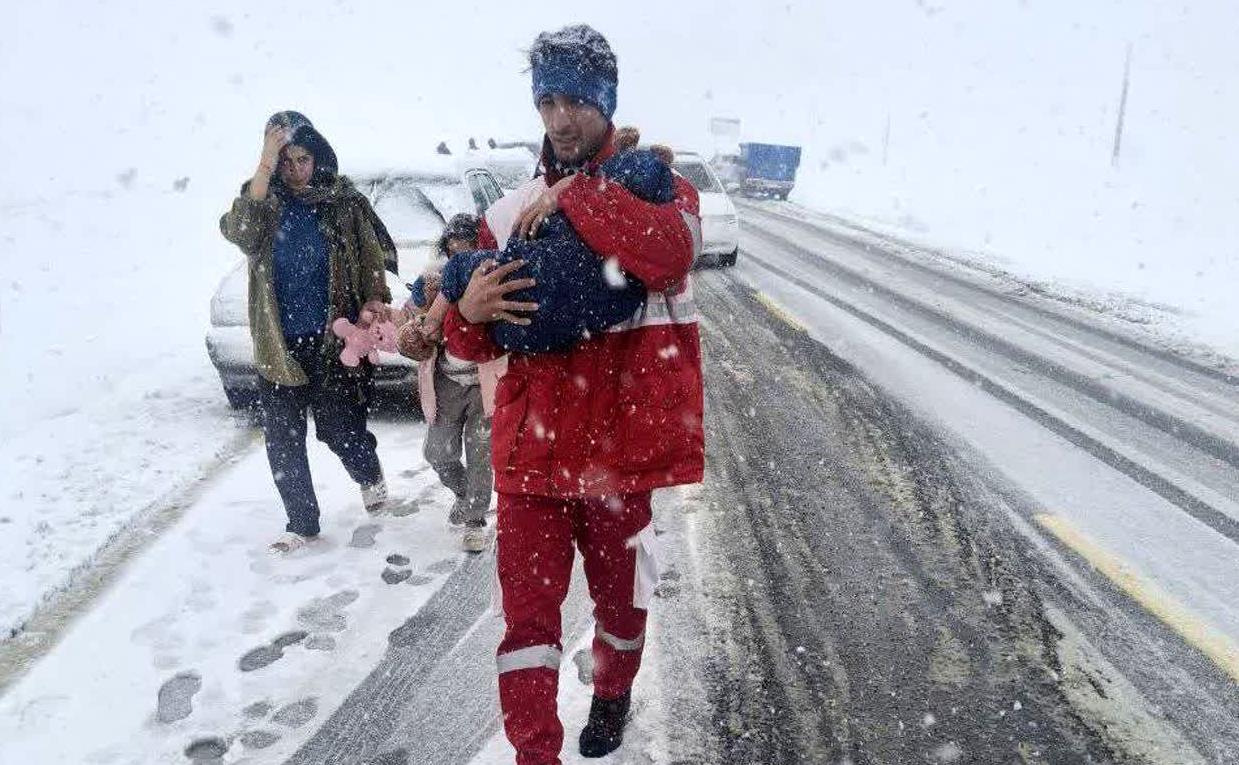 انتقال 7 نفر از گرفتارشدگان در حوادث جوی به مناطق امن در 24 ساعت گذشته