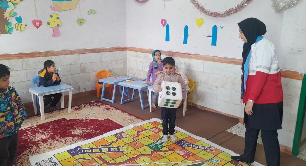 ارائه خدمات کاروان سلامت هلالاحمر ابرکوه به اهالی روستای بداف