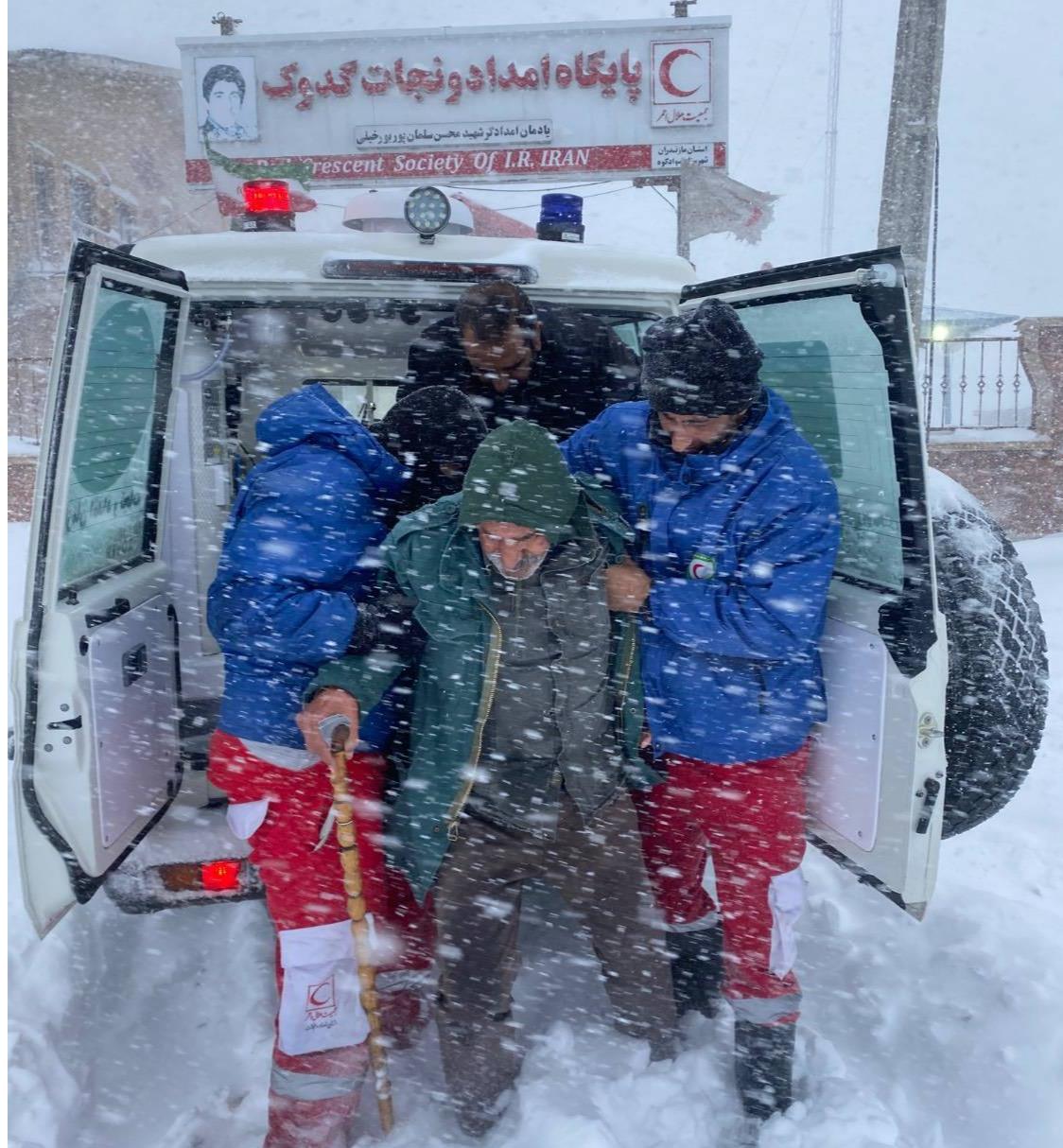 امدادرسانی هلالاحمر مازندران به بیش از ۱۸۰۰ نفر در پی بارش برف و کاهش دما